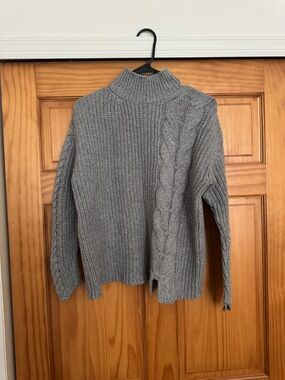 ✨BOGO FREE ENTIRE CLOSET✨ Cozy Gray Cable-Accent Knit Sweater